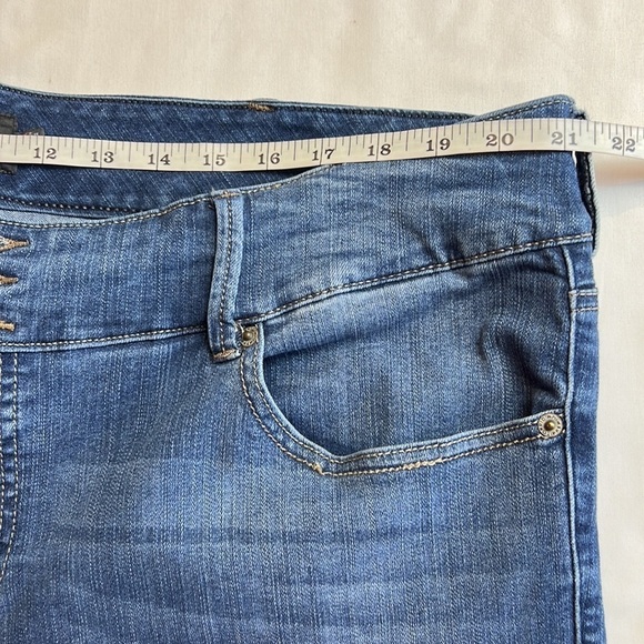 Torrid Jeggings distressed skinny jeans, size 24 R - Picture 4 of 9